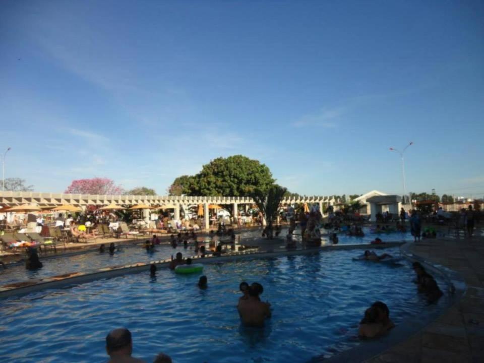 Lacqua diroma com fogão, geladeira, micro-ondas, Park aquático 24h, acomoda até 5 pessoas Caldas Novas Esterno foto