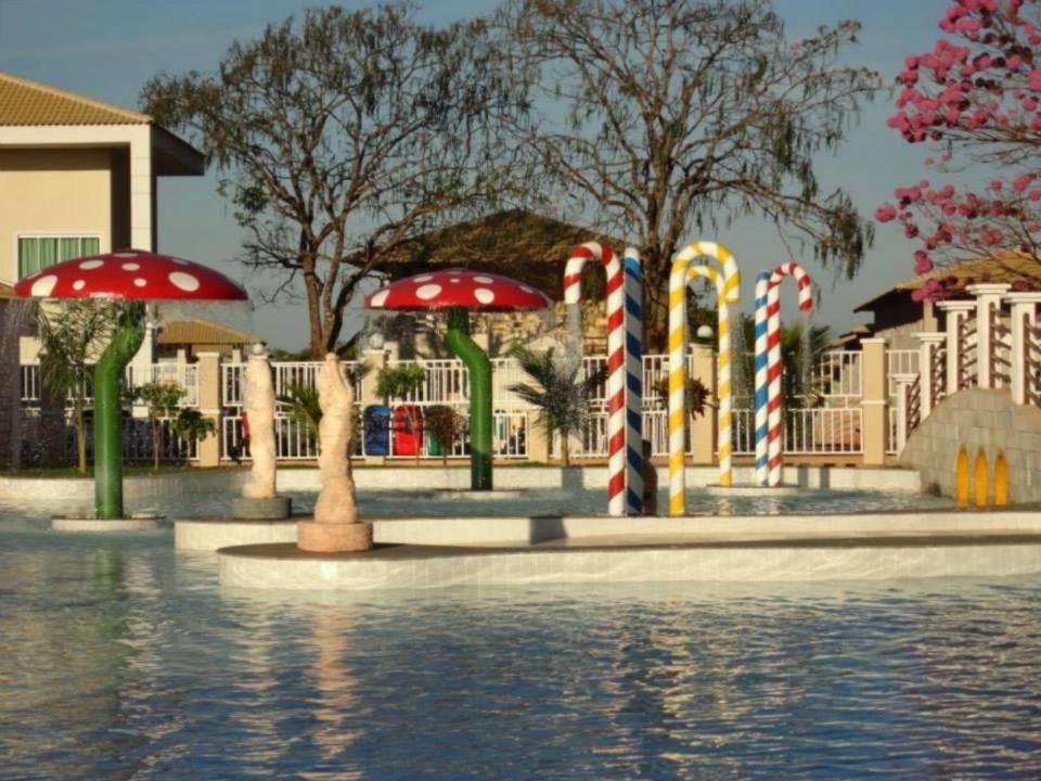 Lacqua diroma com fogão, geladeira, micro-ondas, Park aquático 24h, acomoda até 5 pessoas Caldas Novas Esterno foto