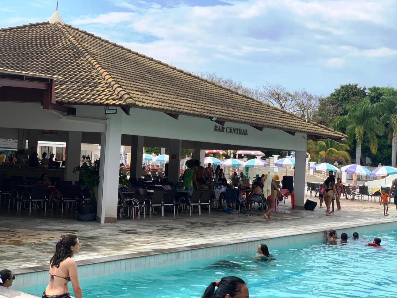 Lacqua diroma com fogão, geladeira, micro-ondas, Park aquático 24h, acomoda até 5 pessoas Caldas Novas Esterno foto