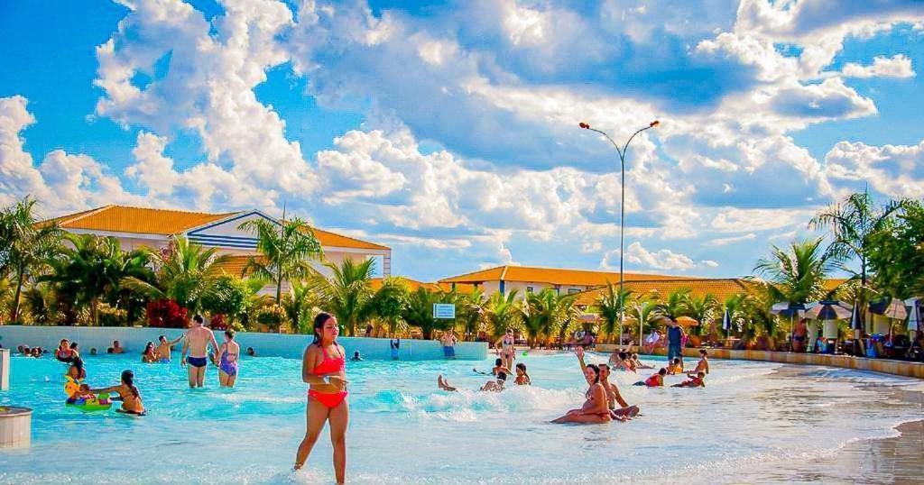 Lacqua diroma com fogão, geladeira, micro-ondas, Park aquático 24h, acomoda até 5 pessoas Caldas Novas Esterno foto