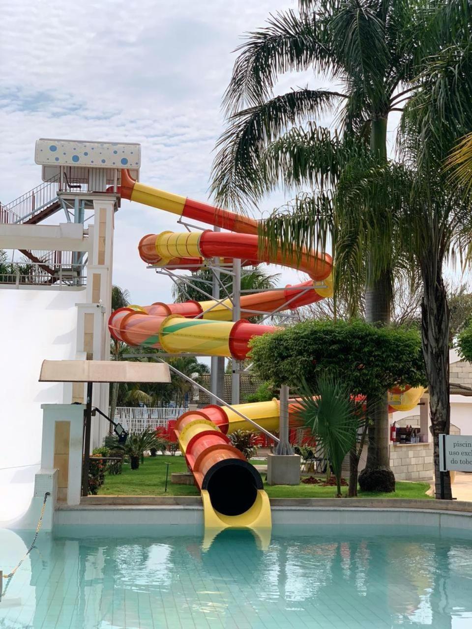 Lacqua diroma com fogão, geladeira, micro-ondas, Park aquático 24h, acomoda até 5 pessoas Caldas Novas Esterno foto