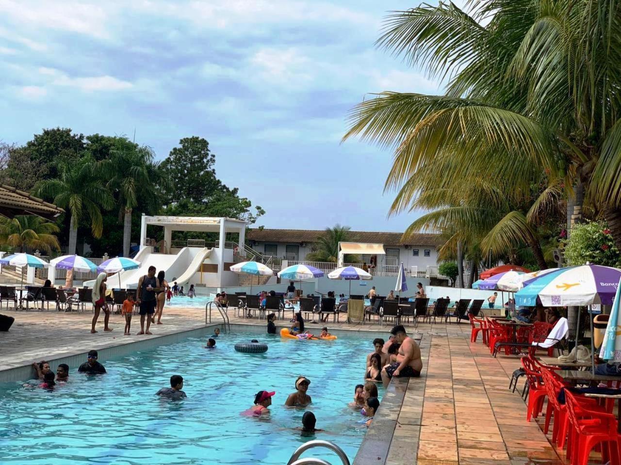 Lacqua diroma com fogão, geladeira, micro-ondas, Park aquático 24h, acomoda até 5 pessoas Caldas Novas Esterno foto