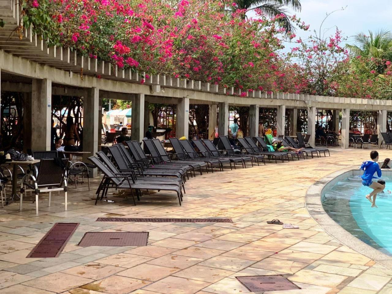 Lacqua diroma com fogão, geladeira, micro-ondas, Park aquático 24h, acomoda até 5 pessoas Caldas Novas Esterno foto