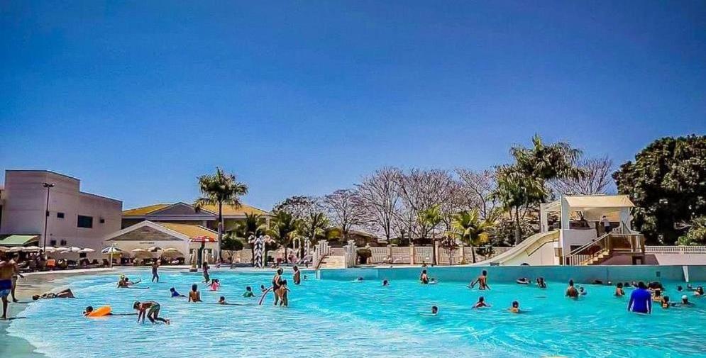 Lacqua diroma com fogão, geladeira, micro-ondas, Park aquático 24h, acomoda até 5 pessoas Caldas Novas Esterno foto