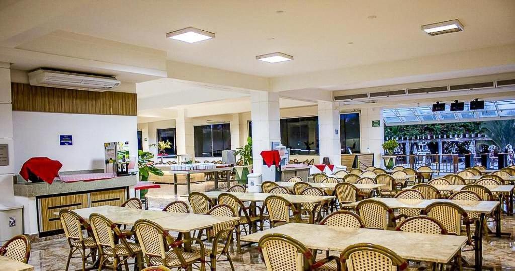 Lacqua diroma com fogão, geladeira, micro-ondas, Park aquático 24h, acomoda até 5 pessoas Caldas Novas Esterno foto