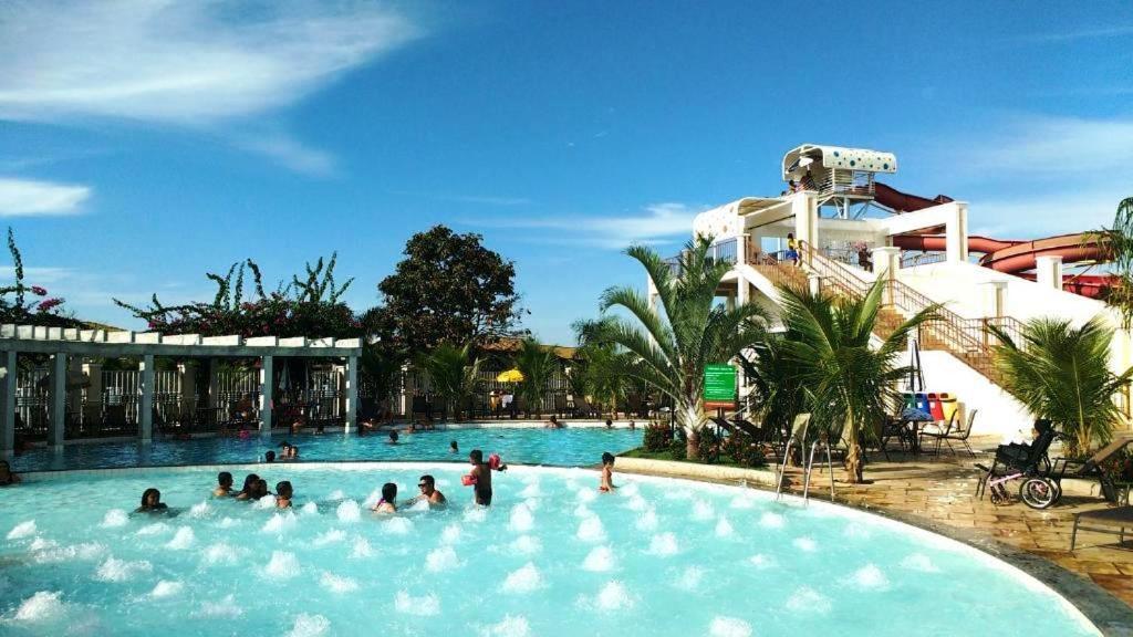 Lacqua diroma com fogão, geladeira, micro-ondas, Park aquático 24h, acomoda até 5 pessoas Caldas Novas Esterno foto